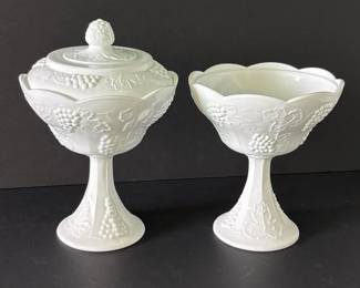 259 pairofmilkglassgrapepatterncompote