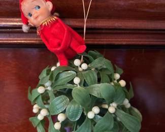 051 vintagekneehuggerelfmistletoeballc