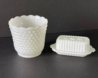 263 vintagewhitemilkglasshobnailvasean