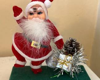 329 vintagesantaclausfigurinewithgreen
