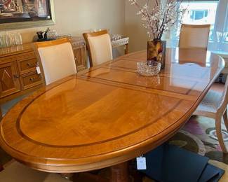 Gorgeous dining table and 8 perfect hairs