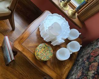 Milkglass snack set see