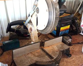 Black & Decker Compound Miter Saw