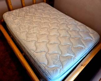 Newer good clean condition Full size Box Spring & mattress