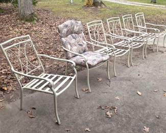 Nice outdoor patio chairs and there's Cushions for all 6.