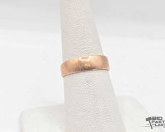 826  10k Gold Ring, 2.9g