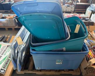 5106  2 Tommy Bahama Folding Chairs and 5 Totes