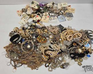 1072  Costume Jewlery
