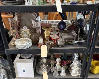 6210  Decorative Cups and Plates