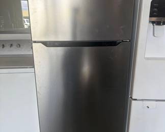 6008  Insignia Refrigerator