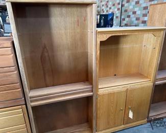 6118  2 Bookshelves