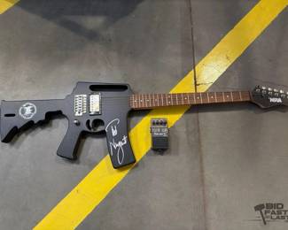 6154  NRA Electric Guitar and Reverb Pedal