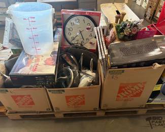 5096  Pots and Pans, Cambro 22qt Bucket, Serving Trays