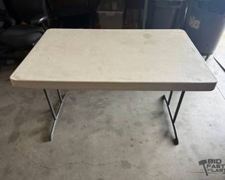 3040  4 Lifetime Folding Table