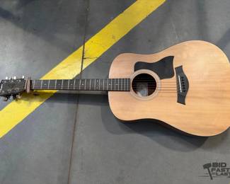 6152  Taylor Guitars Elect Acoustic Guitar