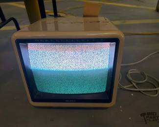 5268  Quasar Tube TV