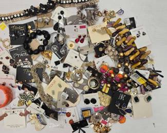 1056  Costume Jewelry