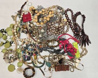 1052  Costume Jewelry