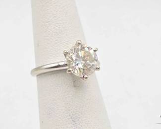 728  14k White Gold Ring with Diamond, 2.5g
