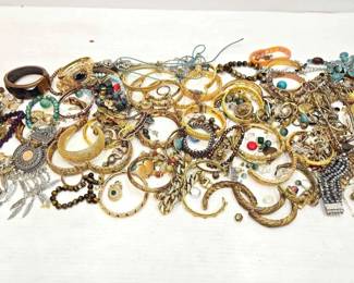 1032  Costume Jewelry