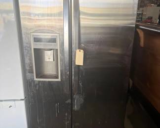 6012  LG Refrigerator