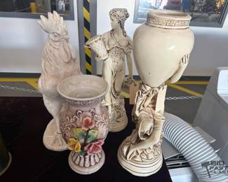 5274  3 Statues and 1 Vase
