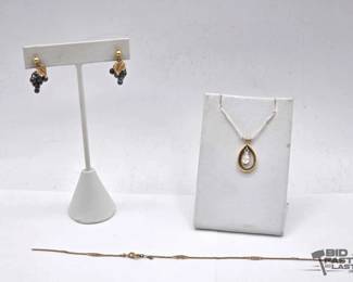 780  14kt Earrings, Pendant and Necklace, 6.9g