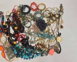 1042  Costume Jewelry