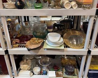 6168  Decorative Plates, Porcelain Vases