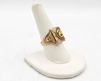 806  10kt Gold Ring with Diamonds, 5.6g