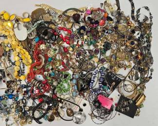 1058  Costume Jewelry