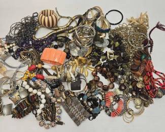 1044  Costume Jewelry