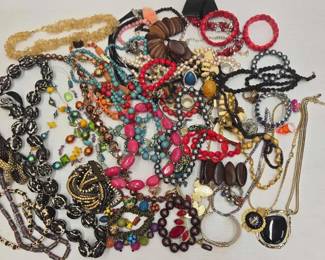 1046  Costume Jewelry