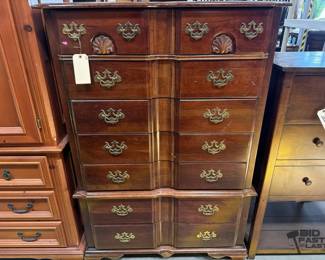 6028  Standing Dresser