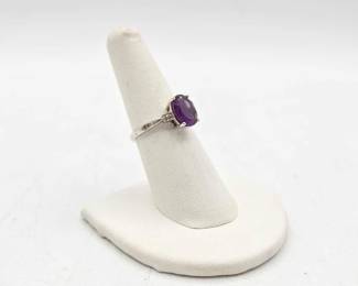 802  10kt Gold Ring with Diamonds and SemiPrecious Stone, 2.2g