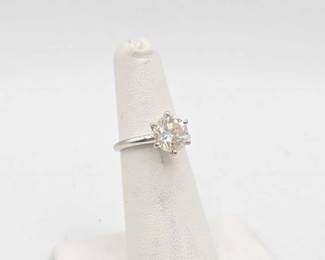 728  14k White Gold Ring with Diamond, 2.5g