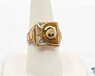 806  10kt Gold Ring with Diamonds, 5.6g