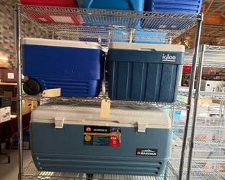 5012  8 Igloo Ice Chests