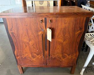 6106  Bar Cabinet