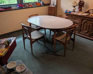 Walter Wabash table and four chairs