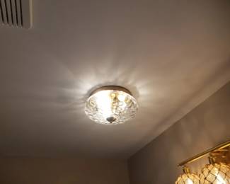 Ceiling light fixture
