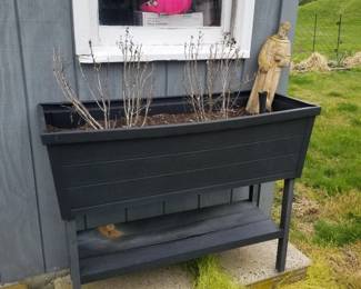 Raised planter