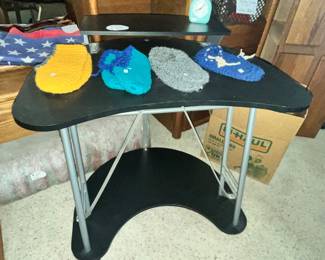 COMPUTER DESK