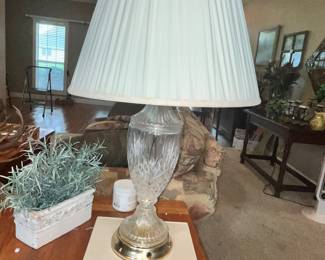 CRYSTAL TABLE LAMP