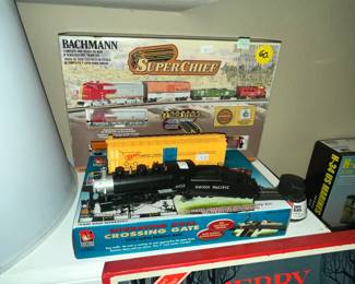 BACHMAN N-SCALE SUPER CHIEF & LIFE-LIKE ACCESSORIES
