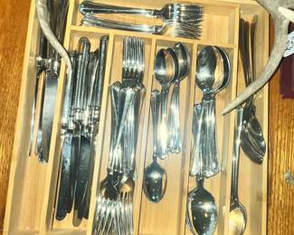 ONEIDA FLATWARE SET