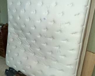 NICE KING SIZE MATTRESS SET