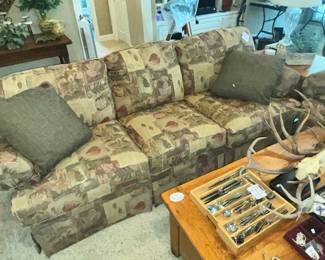 MARVELOUS LA-Z-BOY SOFA & LOVE SEAT!
