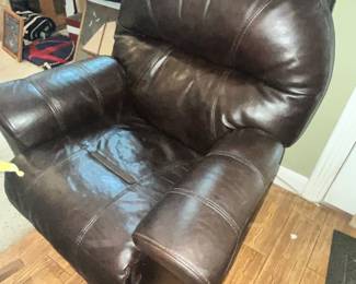 LARGE LEATHER RECLINER
