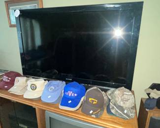 SONY BRAVIA & LOTS OF CAPS